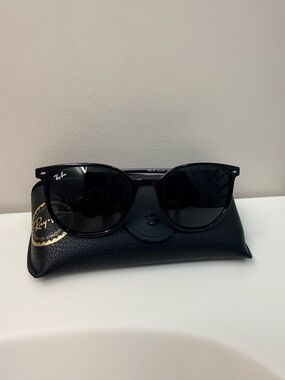 Stunning Black Round Sunglasses